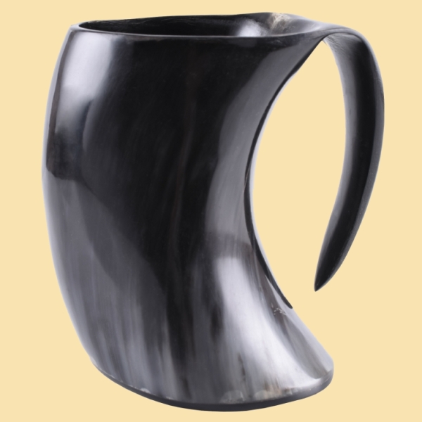 Grosser Trinkbecher / Bierkrug aus Horn