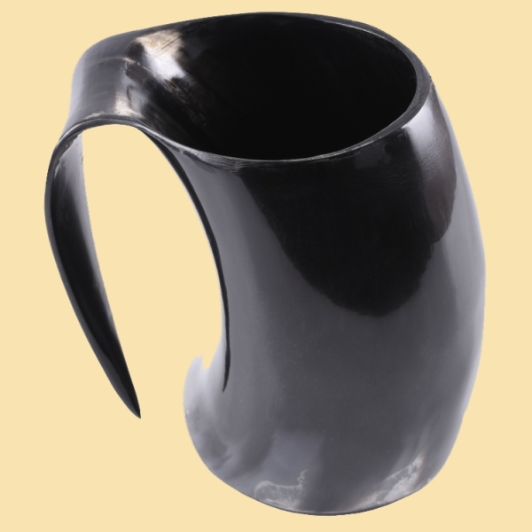 Grosser Trinkbecher / Bierkrug aus Horn