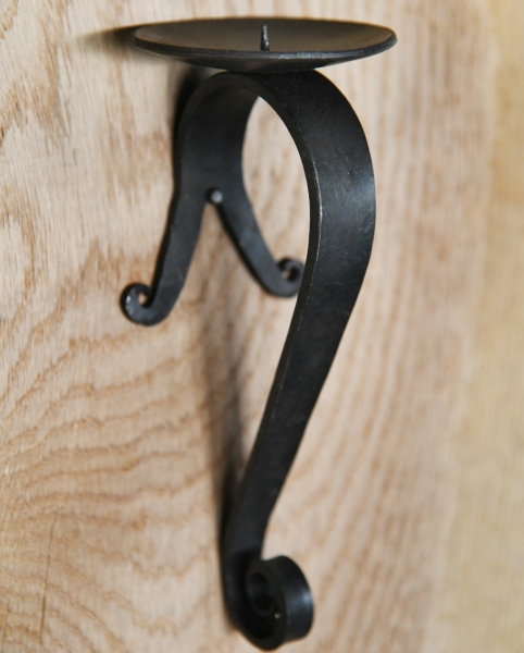 Geschmiedeter Wandleuchter aus Stahl