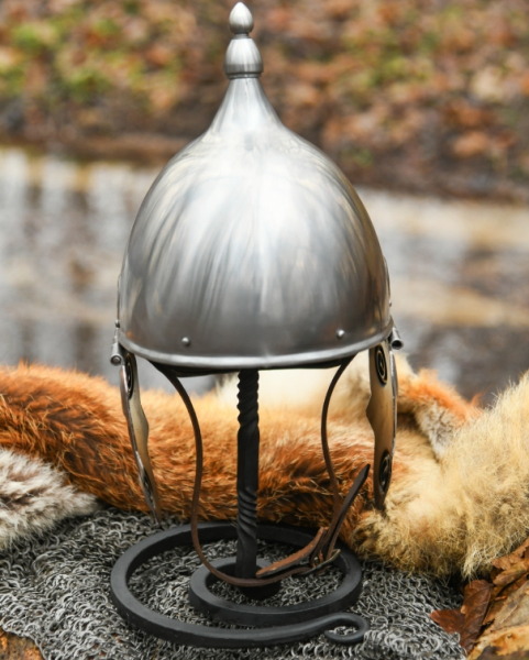 Geschmiedeter Kerzenständer -  Helmständer