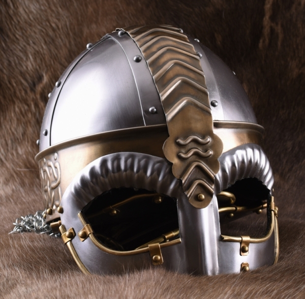 Brillenhelm Beowulf mit Wangenklappen und Kettenbrünne