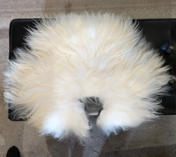 Schulterfell aus Nordlandschnucken-Fell, - weiß - S/M