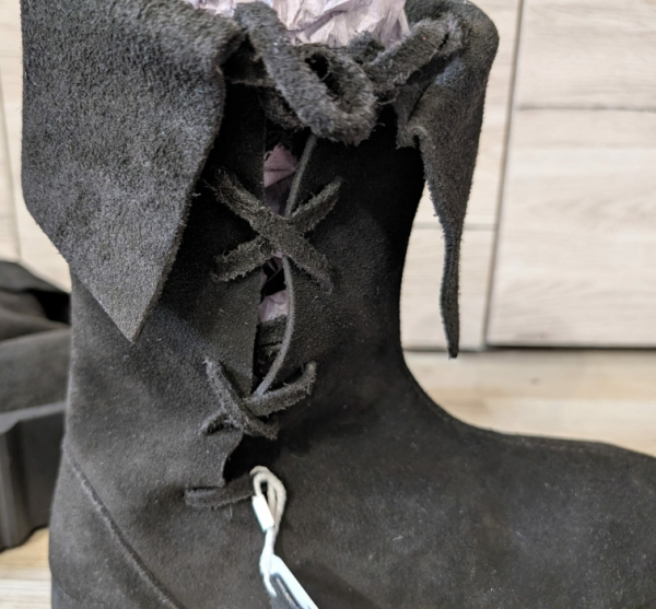 Stulpenstiefel aus Wildleder mit  Gummisohle - schwarz - Gr. 42