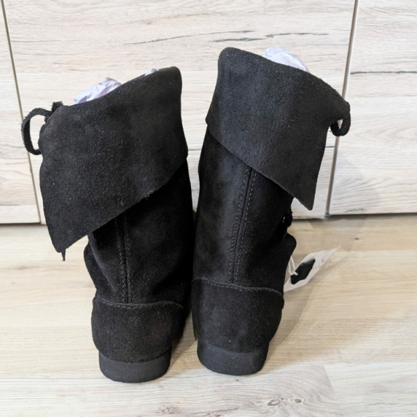 Stulpenstiefel aus Wildleder mit  Gummisohle - schwarz - Gr. 42