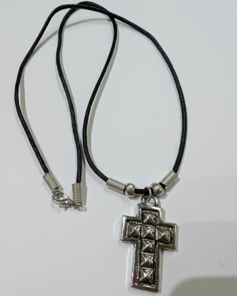 Lederkette Metallkreuzanhänger