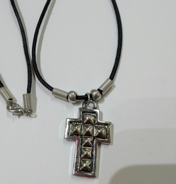 Lederkette Metallkreuzanhänger