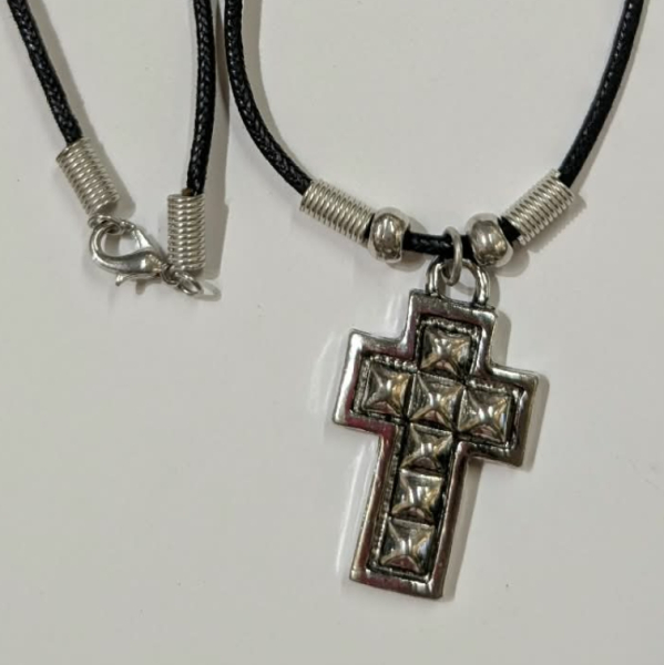 Lederkette Metallkreuzanhänger