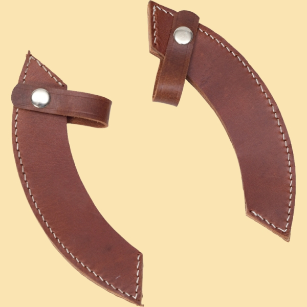 Kräftige Doppelaxt verziert