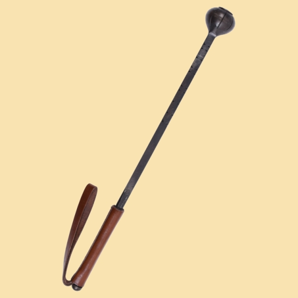 Streitkolben aus Stahl mit Ledergriff