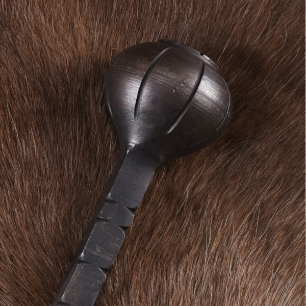 Streitkolben aus Stahl mit Ledergriff