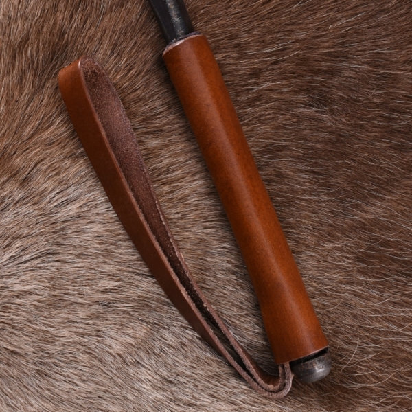 Streitkolben aus Stahl mit Ledergriff