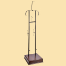Universeller Rüstungsständer aus Metall mit Podest aus braunem Holz