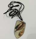 Kette mit Anhänger aus Holz und Harz - 5
